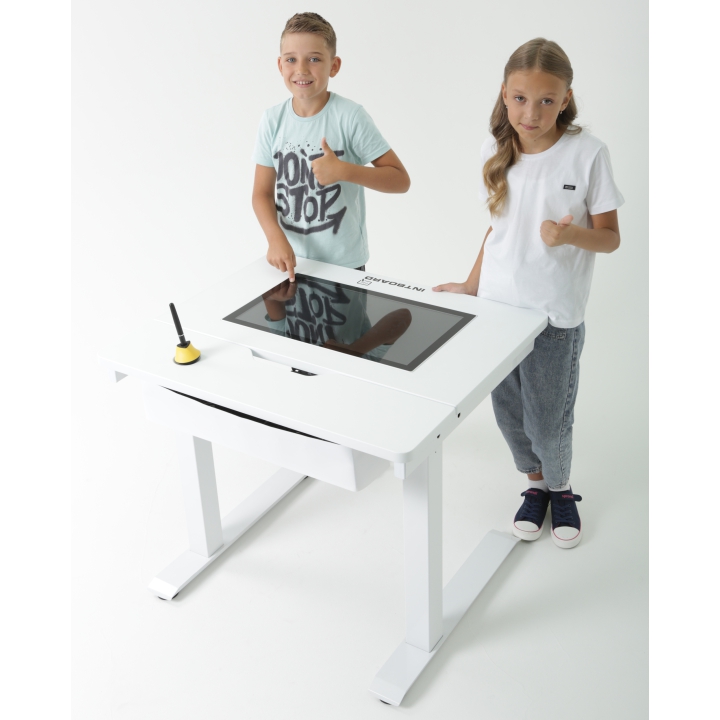 Interaktywne biurko INTBOARD 24″ | Nowoczesna nauka wspierająca rozwój dzieci