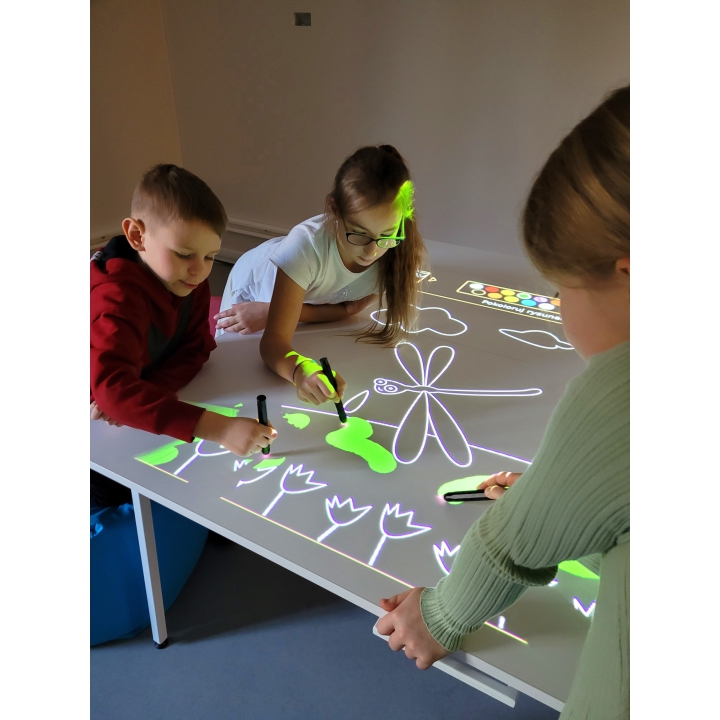 Stół i podłoga interaktywna SmartFloor 2in1 | Wyposażenie przedszkoli i szkół