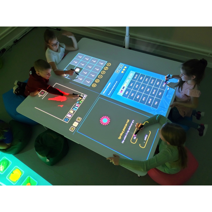 Stół i podłoga interaktywna SmartFloor 2in1 | Wyposażenie przedszkoli i szkół